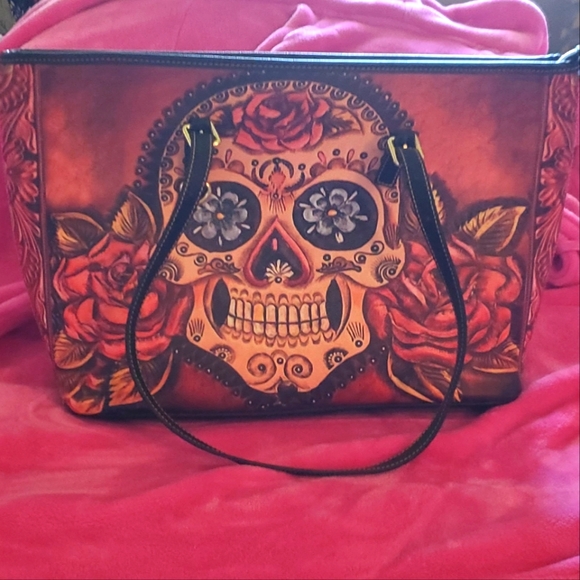 Skull tote bag in New condition. Big and roomy. - Picture 1 of 4